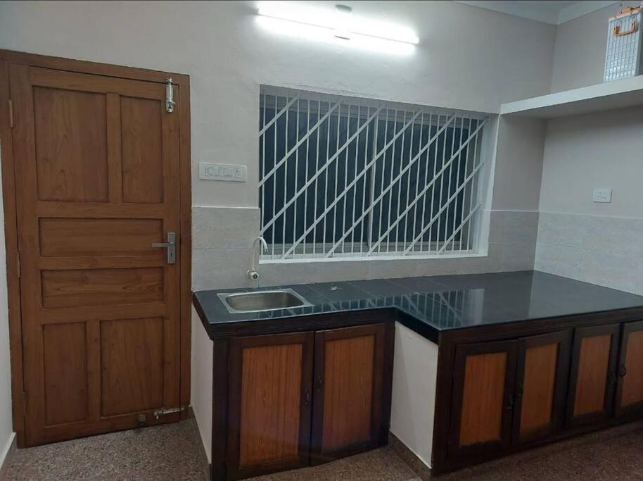 Home At Guruvayur 2 Ac Room,1 Single Bed,Kitchen 외부 사진