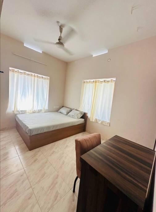 Home At Guruvayur 2 Ac Room,1 Single Bed,Kitchen 외부 사진