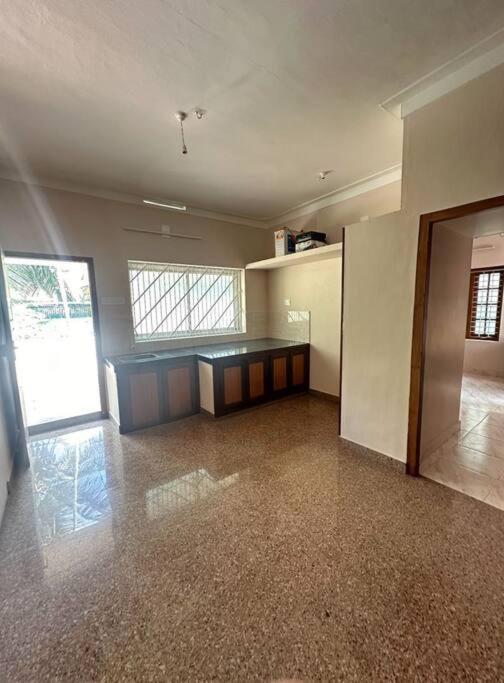 Home At Guruvayur 2 Ac Room,1 Single Bed,Kitchen 외부 사진