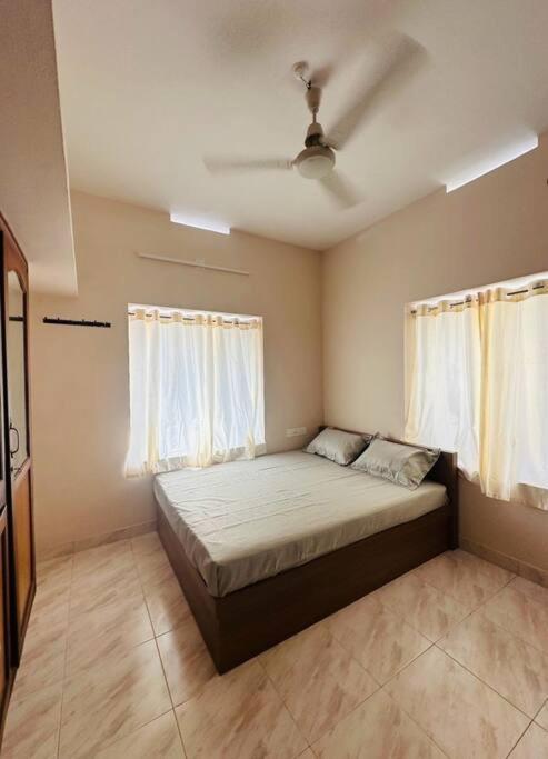 Home At Guruvayur 2 Ac Room,1 Single Bed,Kitchen 외부 사진